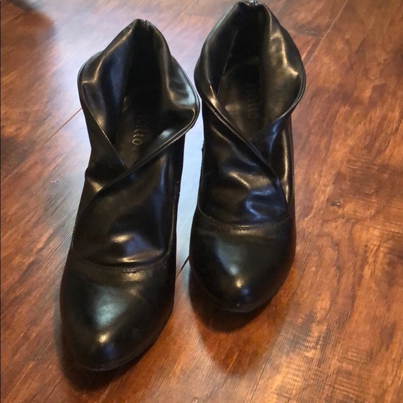 Heels - Picture 2 of 3